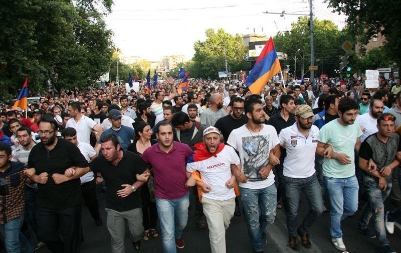 Как Пашиняна продавливают в армянскую власть