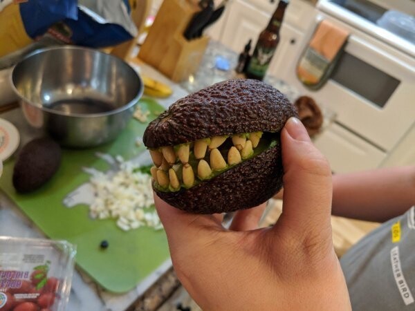 Зубастое авокадо