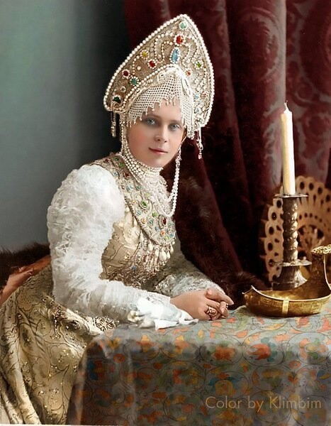 Княгиня Зинаида Николаевна Юсупова на костюмированном балу 1903 года.