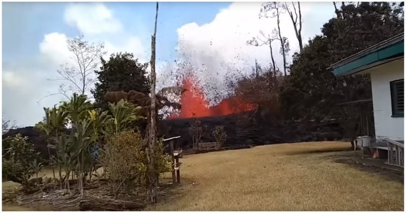Житель накрытого лавой селения на Гавайях заснял огненный фонтан во дворе своего дома