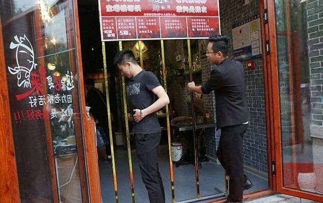 Худых людей начали бесплатно кормить в китайском ресторане