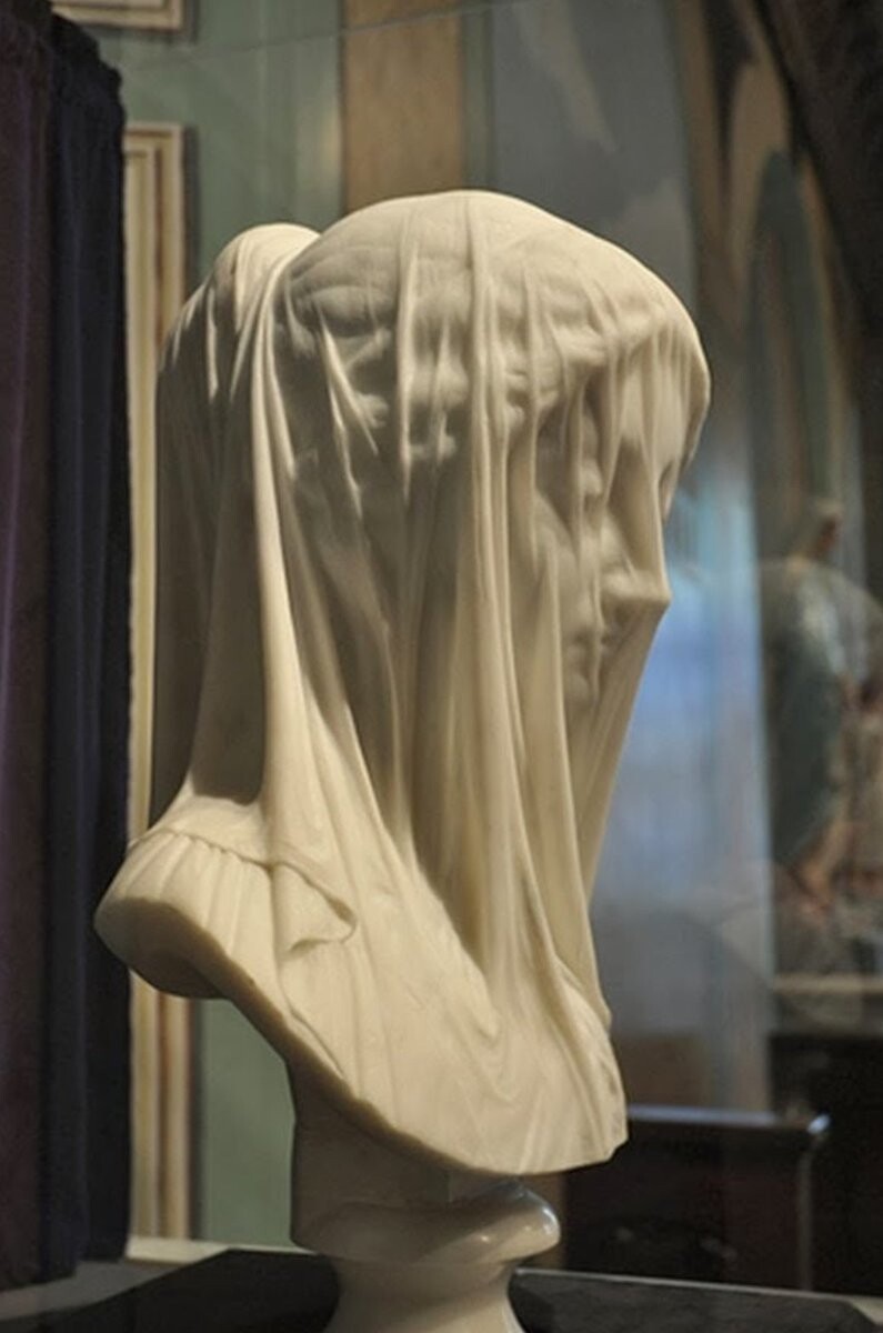 статуи из мрамора с вуалью