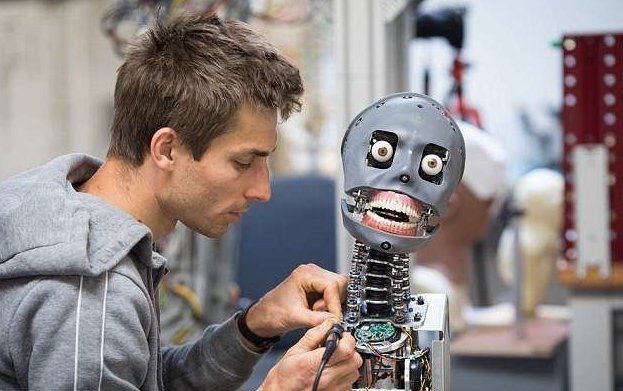 Робот SociBot предназначен для работы в аэропортах, научных центрах, тематических парках и аттракционах 