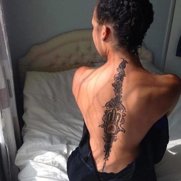 Тату на спине: подборка красивых татуировок вдоль позвоночника