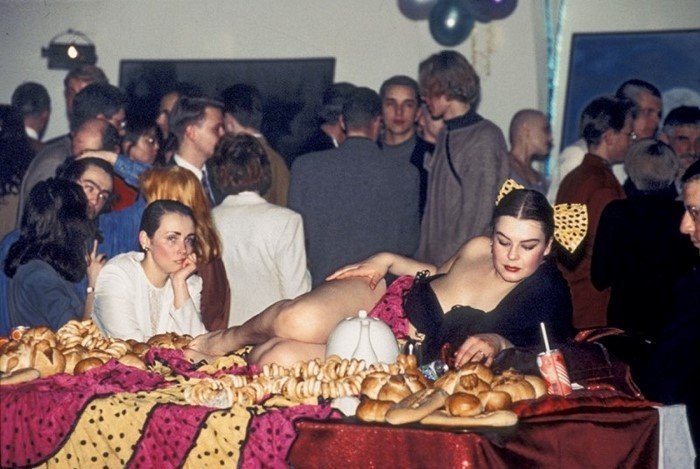 Вечеринка в ночном клубе в честь выхода эротического клипа, 1994 год