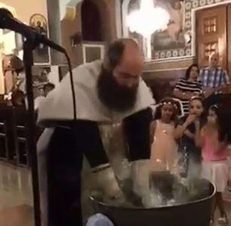 Такое крещение ребёнка вы ещё точно не видели!