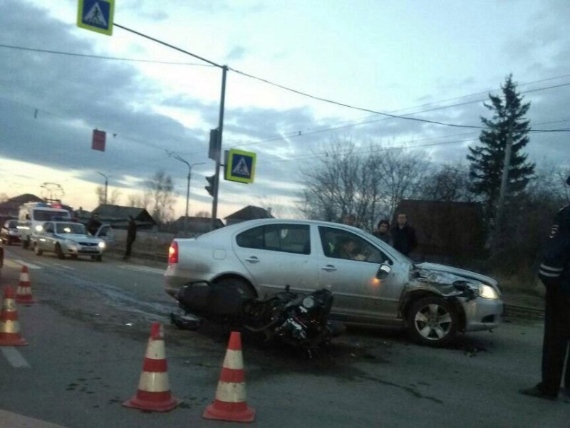 Авария дня.  Мотоциклист и его пассажирка серьезно пострадали в Нижнем Тагиле