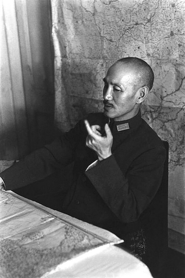 Роберт Капа - генерал Чан Кай-ши, Ханкоу, Китай 1938