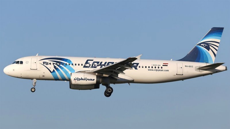 Самолет Egyptair Париж-Каир мог разбиться из-за iPhone в кабине пилота