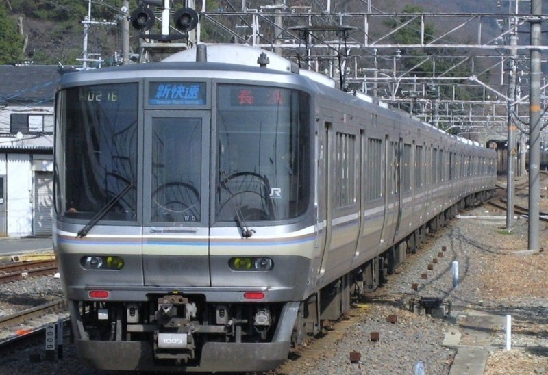 Японский поезд отбыл от станции Нотогава в префектуре Шига всего на 25 секунд раньше срока