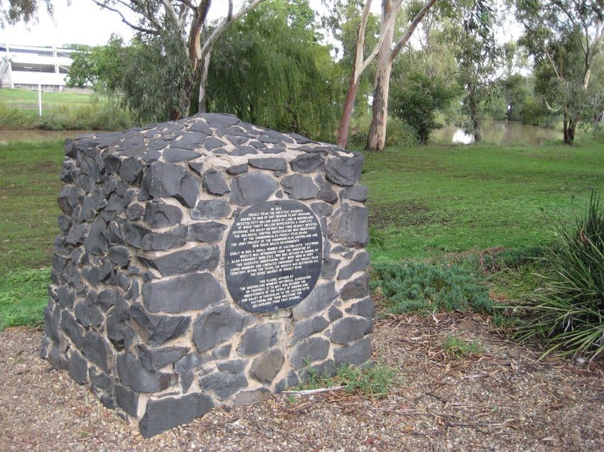 Правда ли, что в Австралии установили памятник моли?