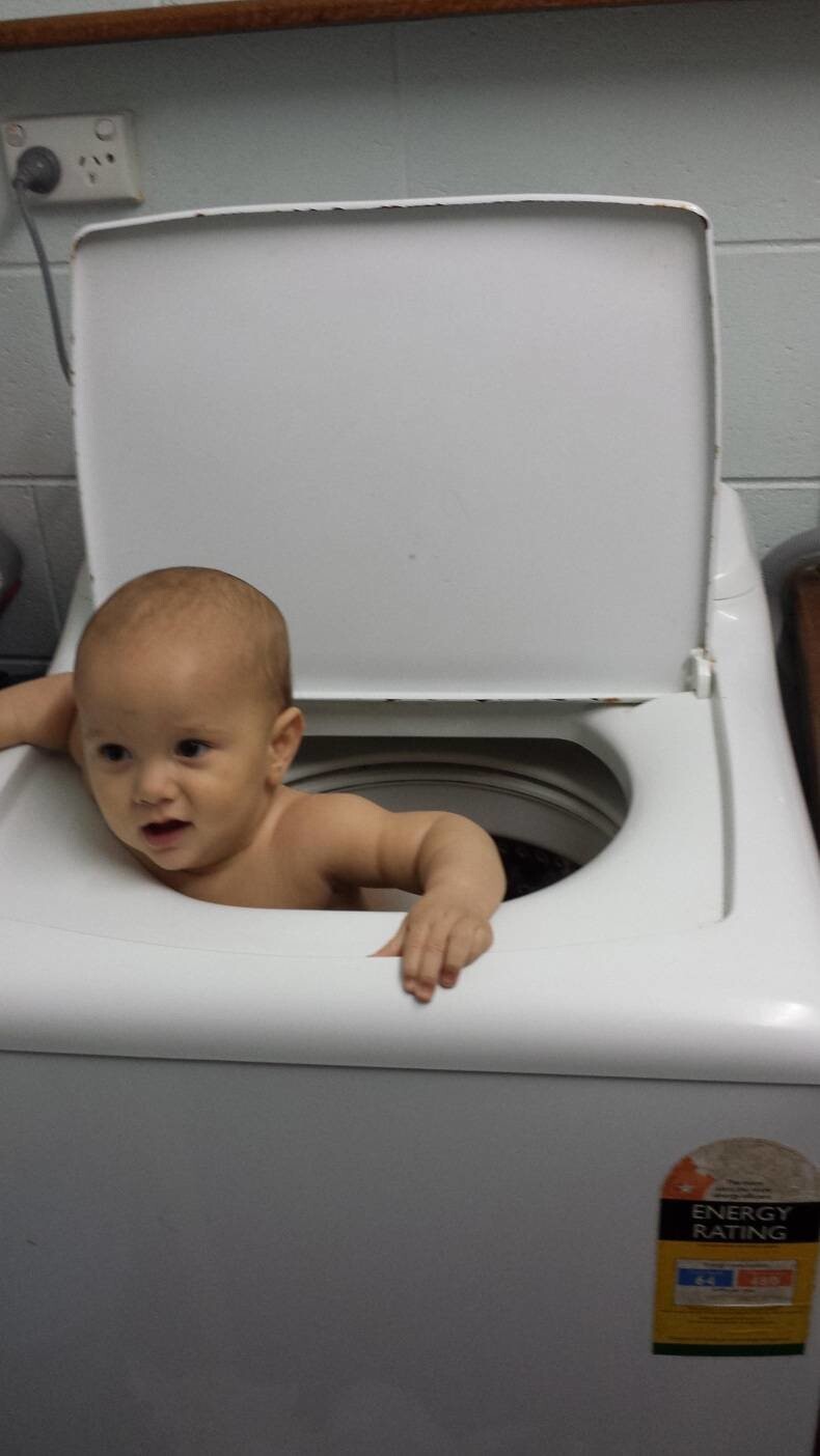 Малыш в стиральной машине