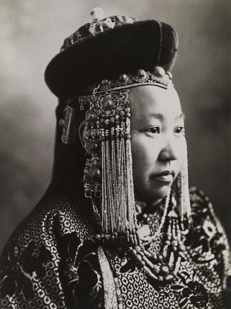 Монгольская принцесса в полном официальном облачении