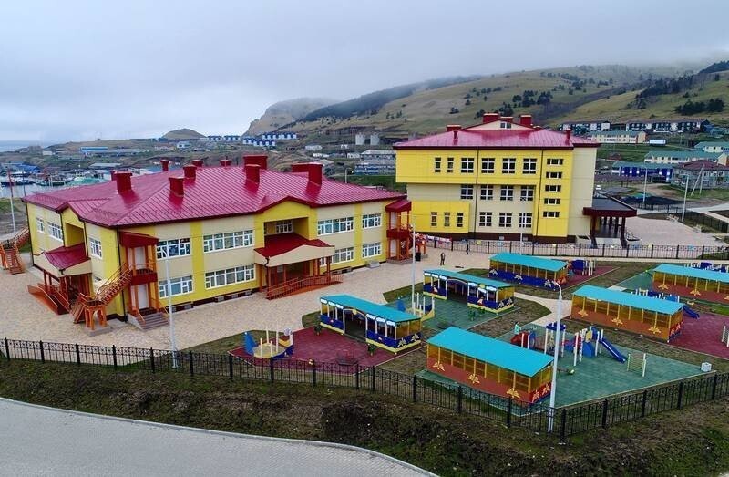 На Курильских островах открыт новый детский сад с бассейном