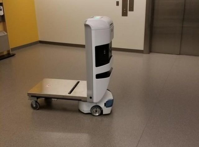 17. Робот для больниц. Помогает возить тележку с лекарствами\вещами или чем понадобится по нужным местам, облегчая работу персонала.