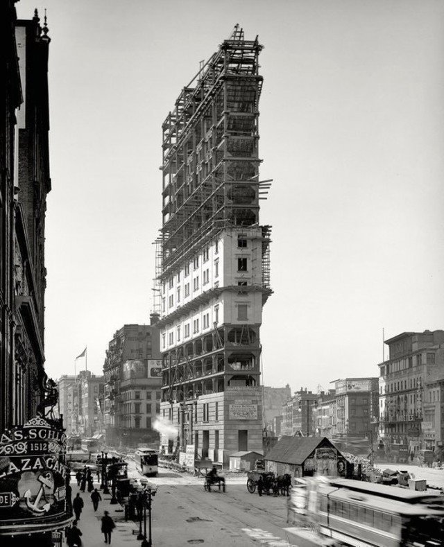 Строительство на площади Нью-Йорка, именуемой Лонгакр-сквером. Спустя год она получит название Таймс-сквер. 1903 год.
