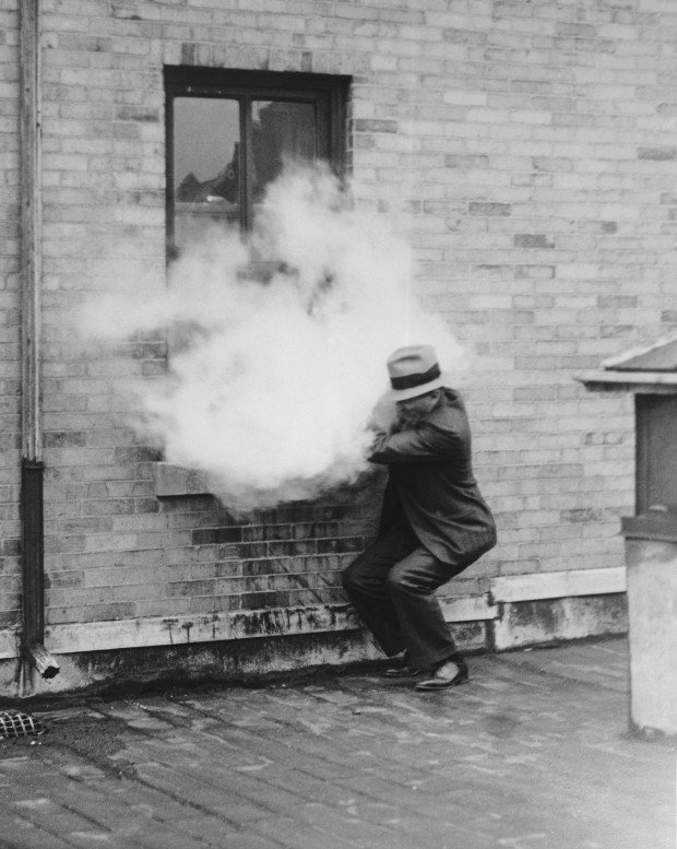 Демонстрация экспериментальной установки против грабителей. США, 1932 год.