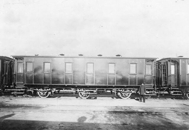 Строительство императорского поезда проходило с 1894 по 1896 год в Главных автомобильных мастерских Николаевской железной дороги.