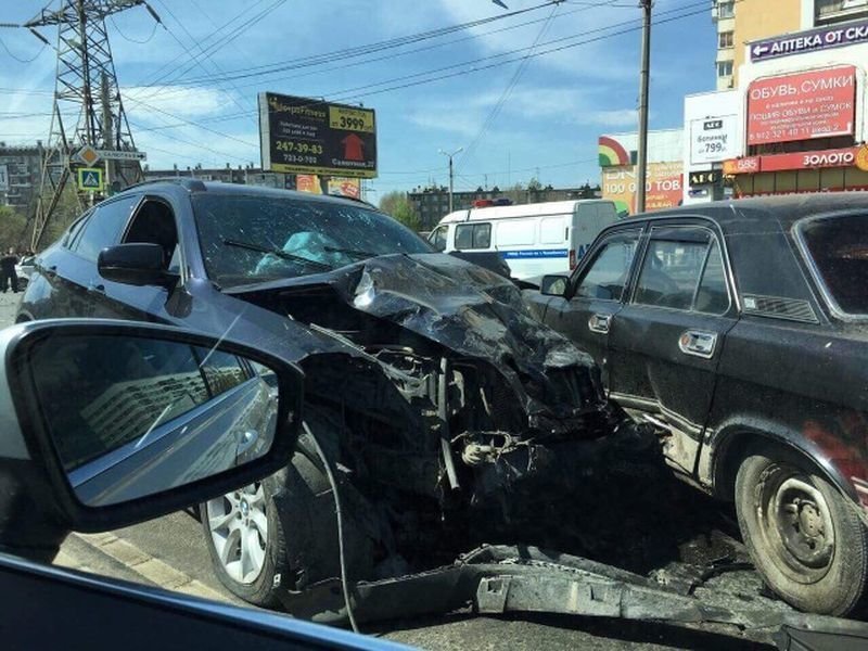 Авария дня. Молодой пьяный водитель на BMW устроил смертельное ДТП в Челябинске