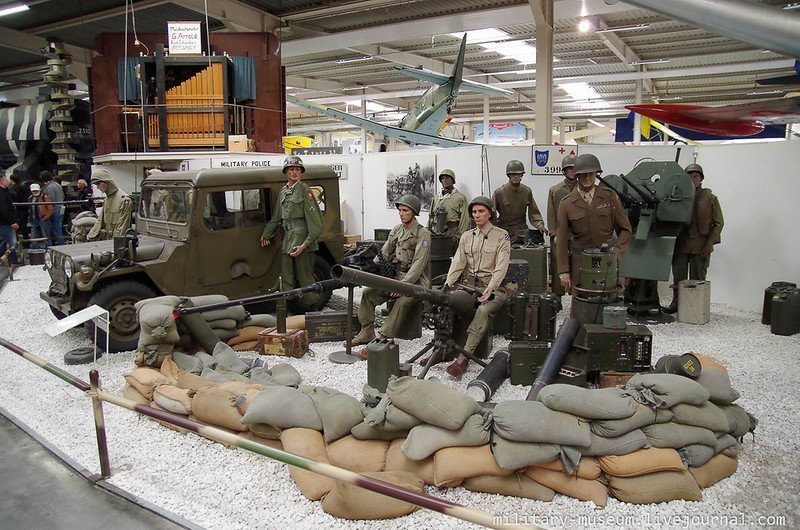 Музей техники в Зинсхайме: военная техника в ангарах