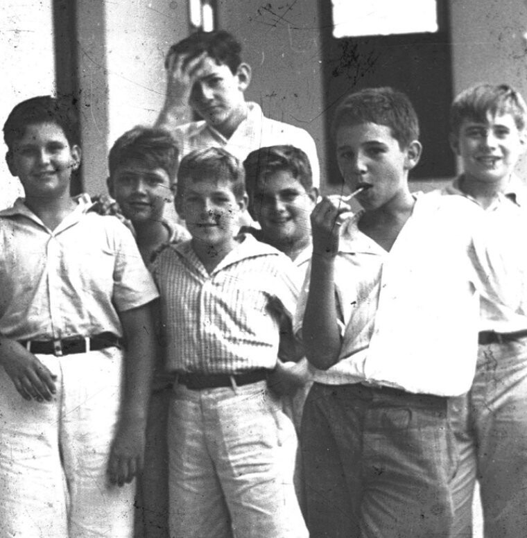 Фидель Кастро с друзьями. Куба, 1940-е годы