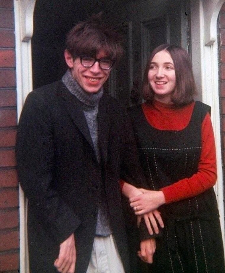 22-летний Стивен Хокинг со своей будущей женой, 1964 год.