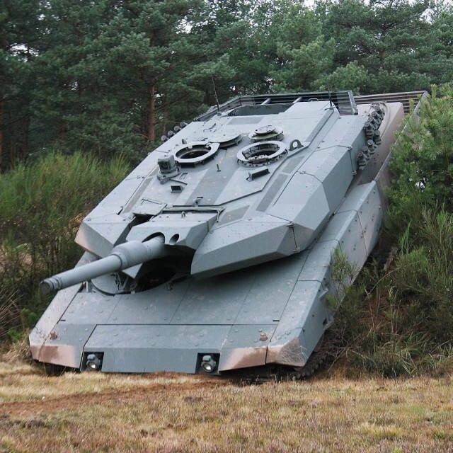 Леопард 2 А7V ренессанс танка или за неимением горничной?