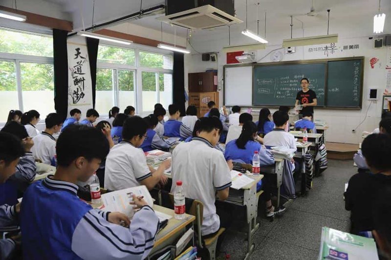 В китайской школе используют систему распознавания лиц для борьбы с невнимательностью учеников