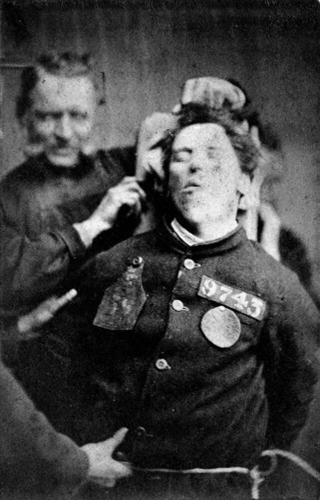 11. Пациент психиатрической лечебницы в Йоркшире, Англия, 1869 год