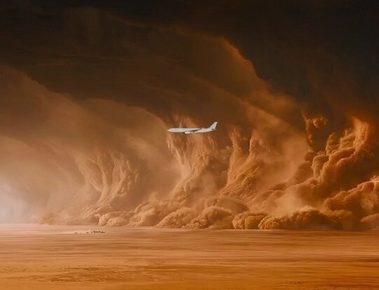 Пассажирский самолет уходит от песчаной бури в Кувейте