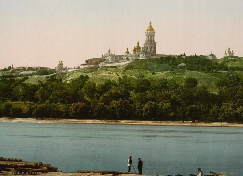 Киево-Печерская Лавра. (монастырь основан при Ярославе Мудром в 1051 г.)