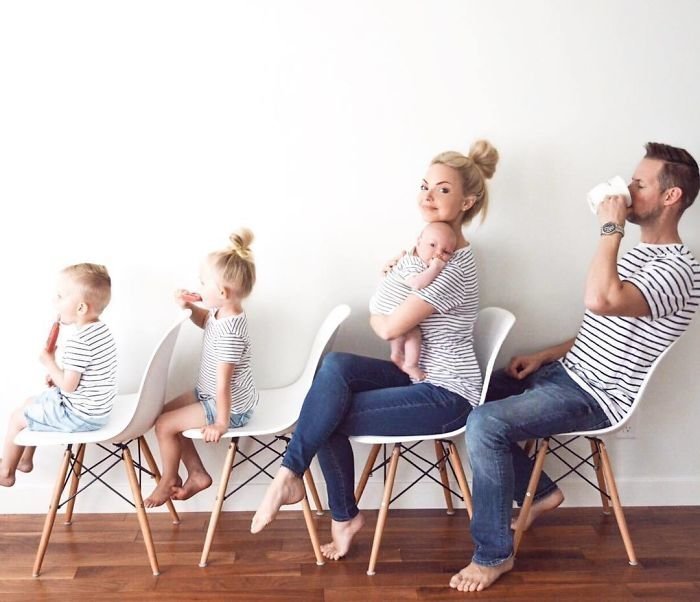 Мать троих детей нашла "лучшее средство от скуки" - креативные семейные фото!