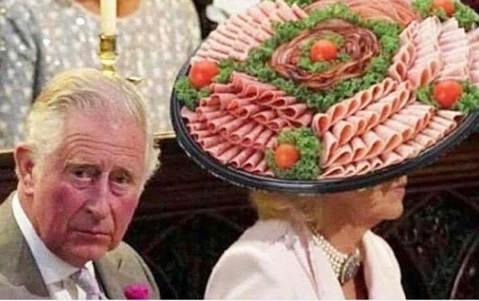 Странноватая шляпка Камиллы Паркер Боулз, супруги принца Чарльза, стала предметом бесчисленных фотожаб
