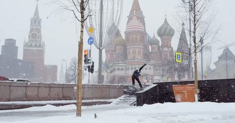 На скейтборде по зимней в Москве