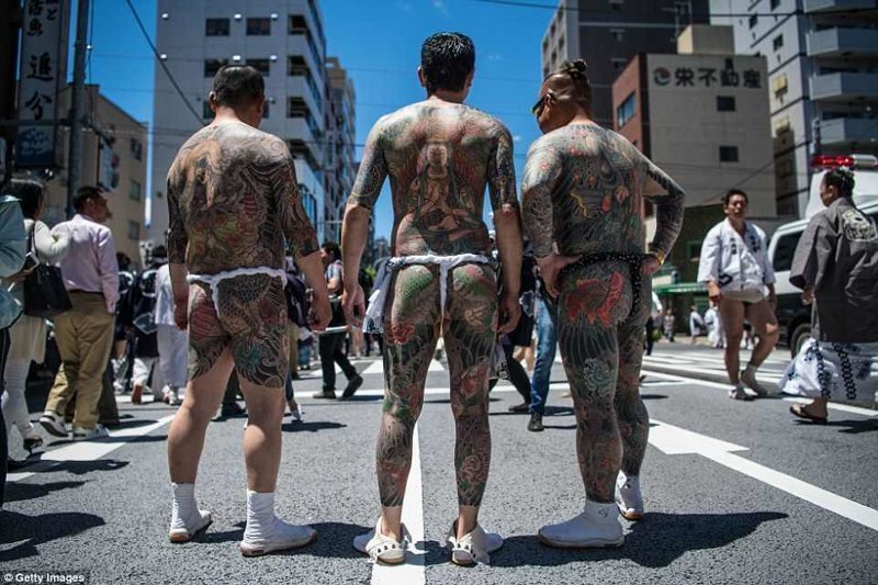 Гейши, самураи и якудза: в Токио прошел Фестиваль трех святынь