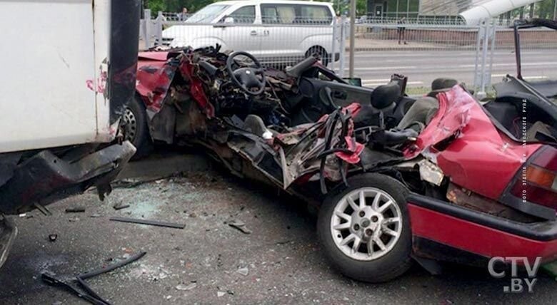 Авария дня. В Минске водитель Ниссана погиб из-за молодого нарушителя на грузовике