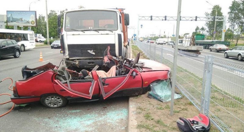 Авария дня. В Минске водитель Ниссана погиб из-за молодого нарушителя на грузовике