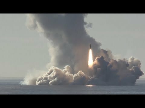 Залповый пуск баллистических ракет «Булава» из акватории Белого моря по полиг... 