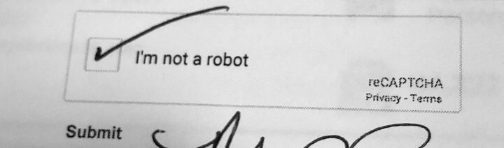 Продавец попросил девушку подтвердить, что она не робот