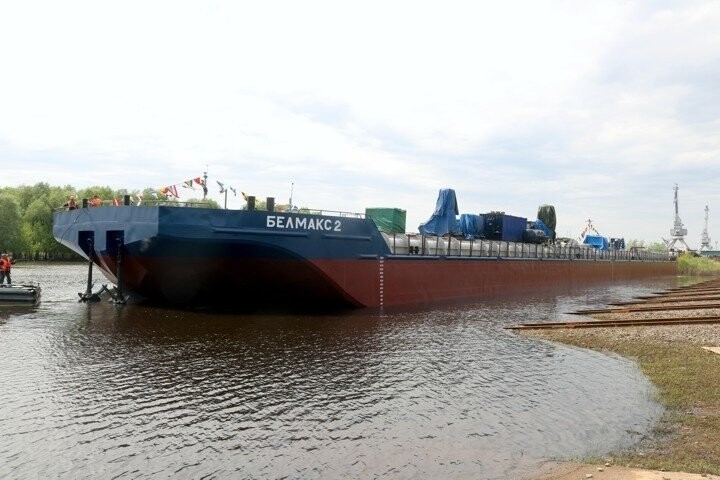 На Окской судоверфи спустили на воду вторую мелкосидящую нефтеналивную баржу «Белмакс 2»