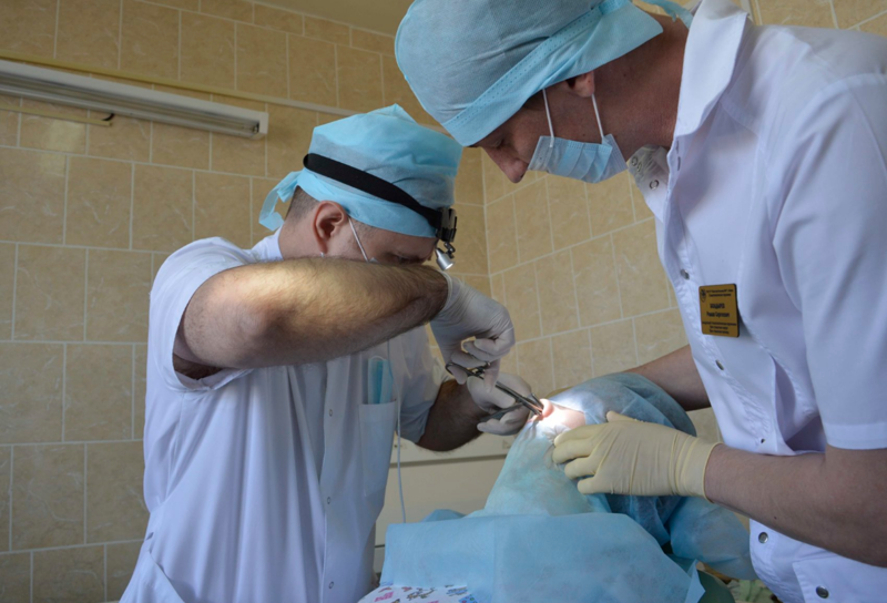 В Тюменской области женщине удалили зуб из носа. Зубная фея в шоке