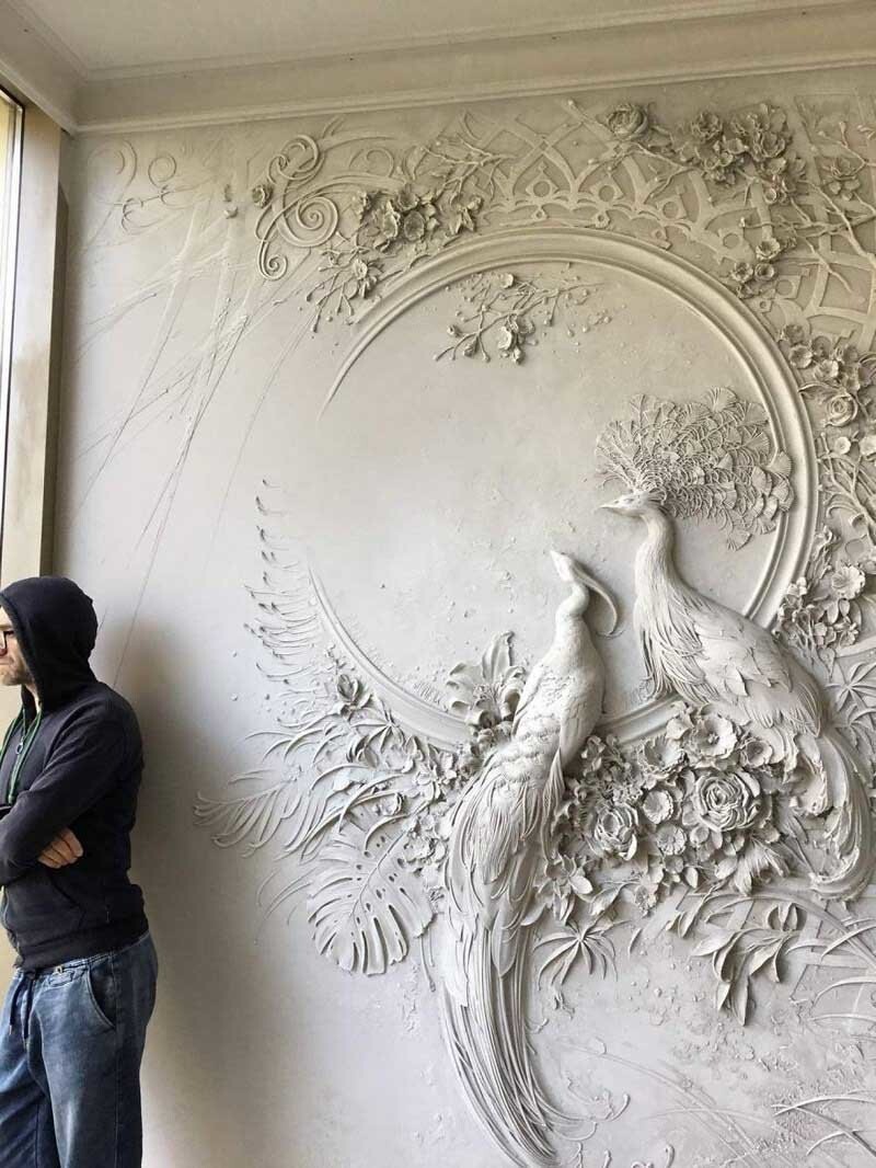 Художник использует древнюю технику, чтобы превращать стены в настоящие произведения искусства