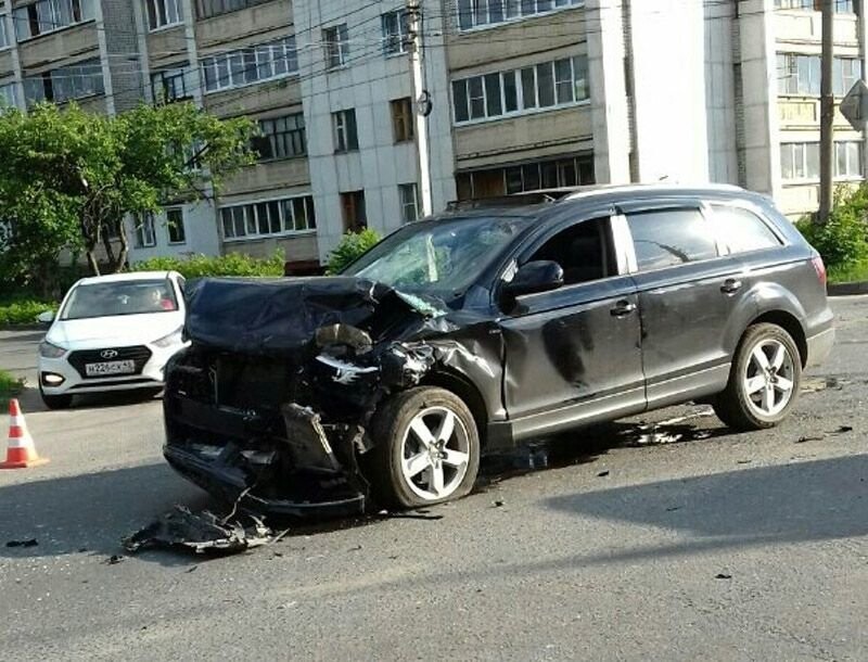 Авария дня. В Курске перевернулась маршрутка