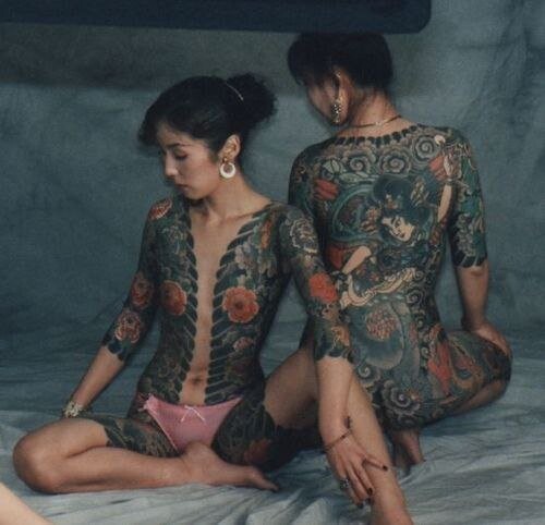 Люди наносящие себе татуировки и выделывающие их шкуры - хуже животных