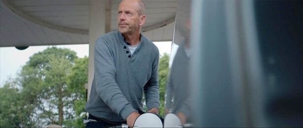 62-летний учитель стал отцом 65 детей, мастурбируя в фургоне