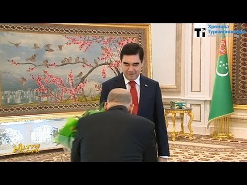 Учитесь, как царька надо поздравлять с Днем Конституции 