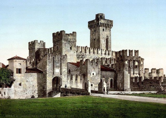 Родовой замок семейства делла Скала c XIII века. 
