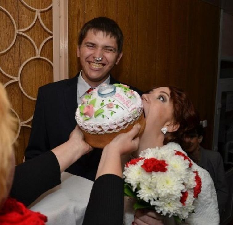 Безумные конкурсы, невеста на ладошке и другие ужасы беспощадной русской свадьбы