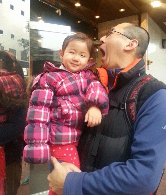 Это Тиффани Вонг и ее папа, десять лет назад они завели семейную традицию