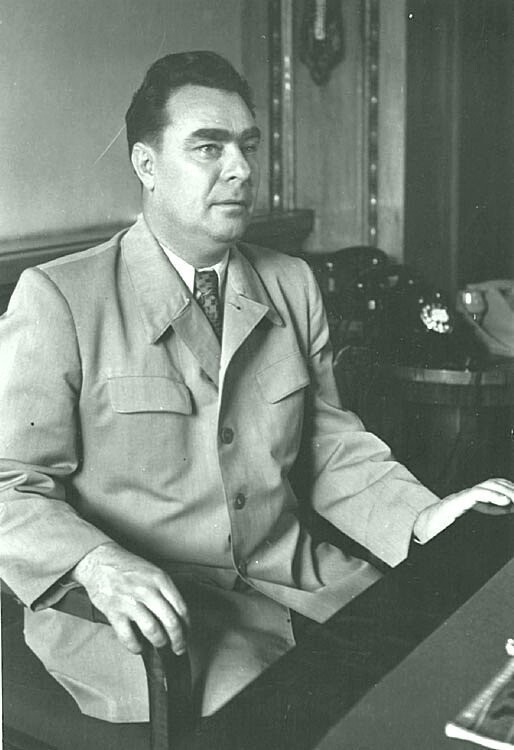 Л.И. Брежнев в рабочем кабинете. 1950-е гг
